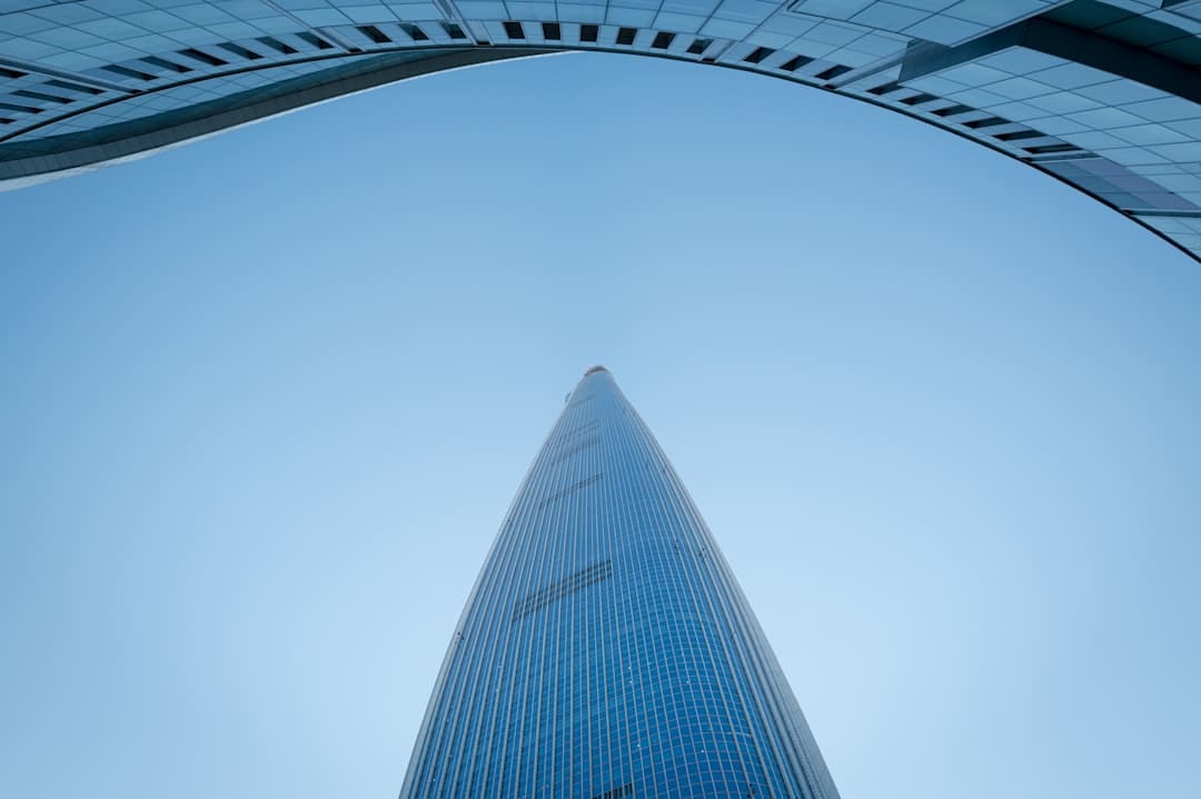 重押上海背面，老铺黄金的策略